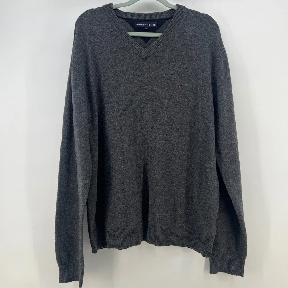 Tommy Hilfiger Mens XL Gray 100% Premium Lambswool V-Neck Sweater Charcoal‎ Knit